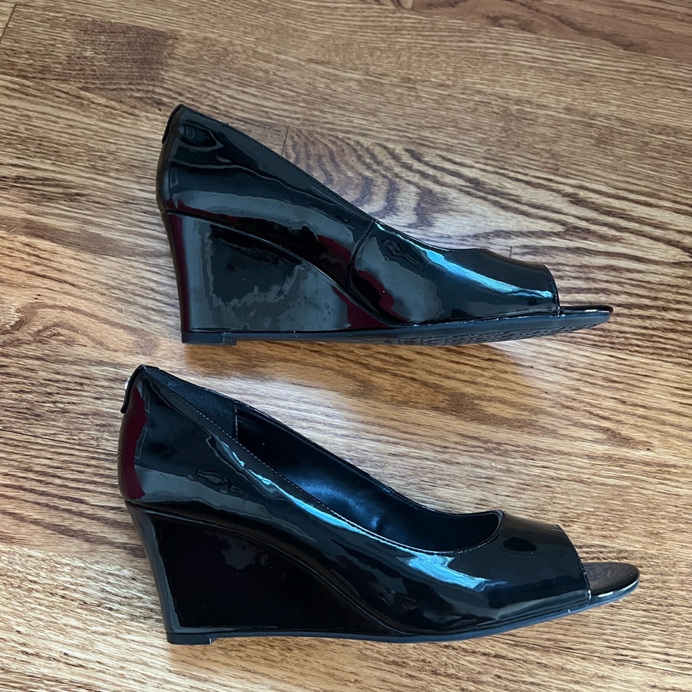 Black Patent Leather Wedge Peep-toe shoes